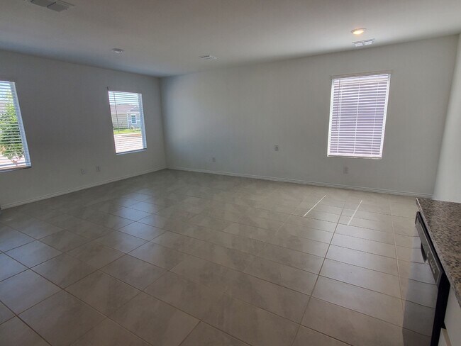 Building Photo - 143 Sunflower St