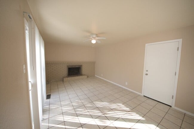 Building Photo - Pittsburg 3 bed/2 bath single family house for rent