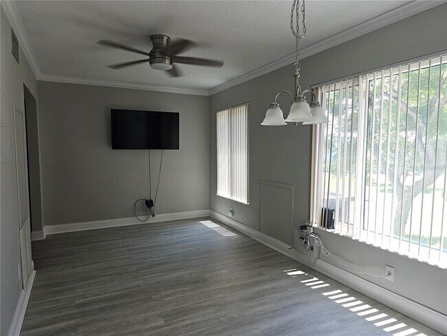 Building Photo - 2321 Ecuadorian Way