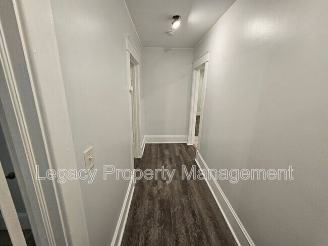 Building Photo - 703 Askew St