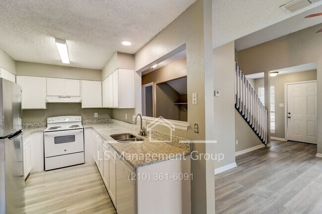 Building Photo - 7523 Oak Chase