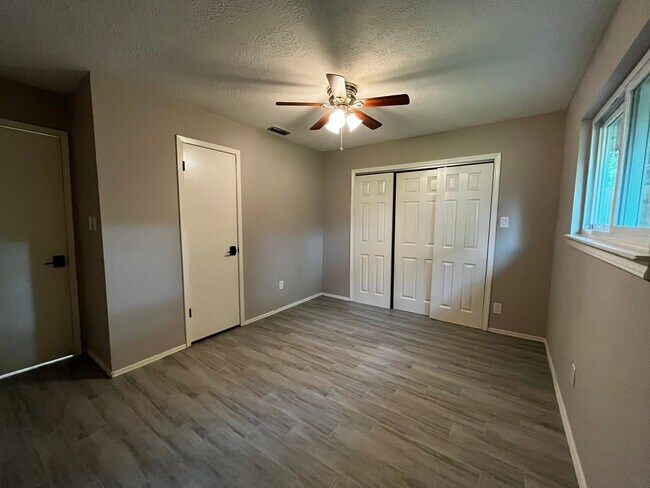 Building Photo - 6223 Brookgate Dr