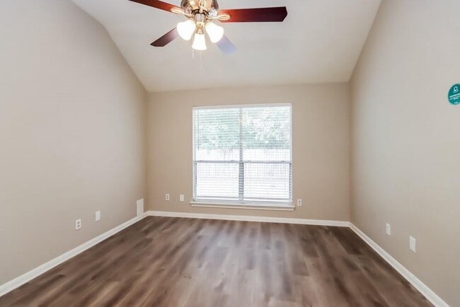 Building Photo - 4018 Hunnington Dr