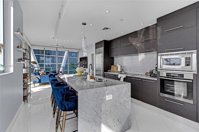 Building Photo - 900 Biscayne Blvd
