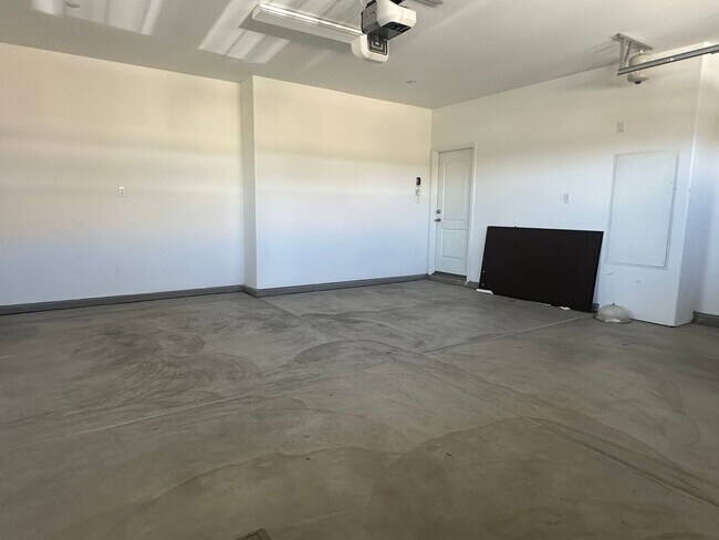 Building Photo - Seven Oaks Highgate Gated Community - READ...