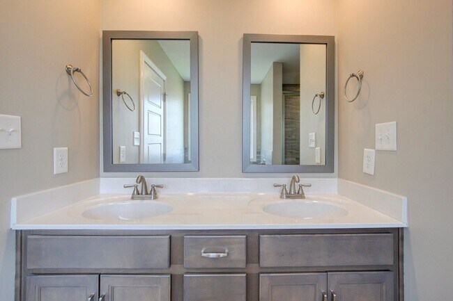 Building Photo - 1121 Cardinal Creek Dr