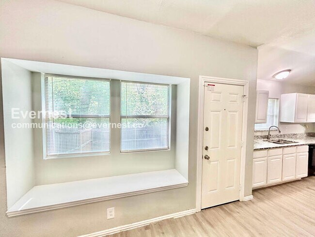 Building Photo - 152 Creek Cove Dr