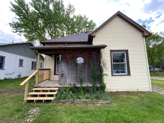 Primary Photo - 120 State St N