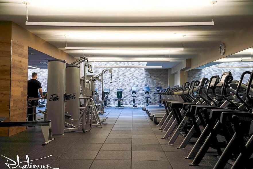 Building Photo - 505 W 37th St