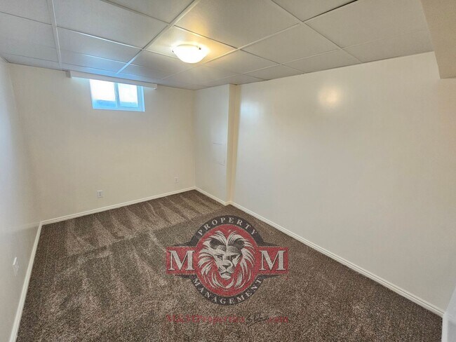 Building Photo - Great 4 Bd 2 Bath Home in Sandy