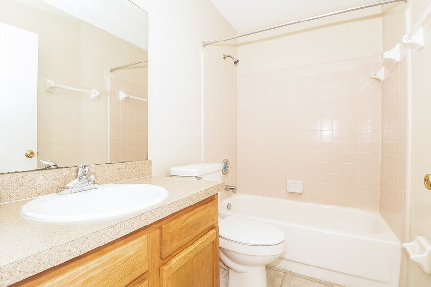 Building Photo - 407 Rolling Rock Ct