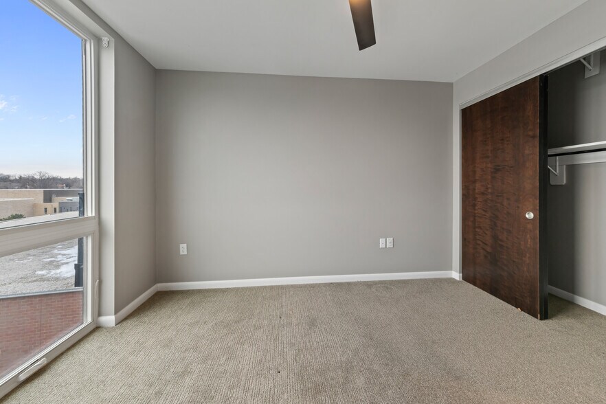 Building Photo - 8041 W Bluemound Rd