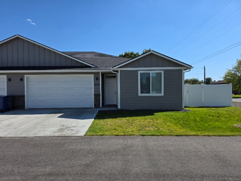 Primary Photo - 10310 E Augusta Ct