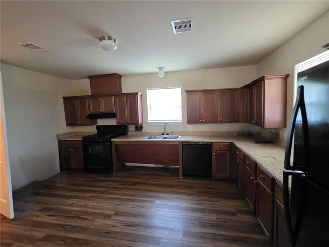 Building Photo - 2402 14th Ave N