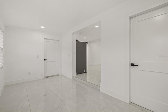 Building Photo - 2134 Catalina Dr