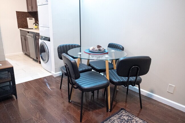 Building Photo - 5 W 101st St