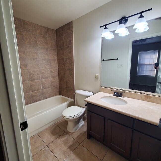 Building Photo - 1007 Emerald Valley Dr