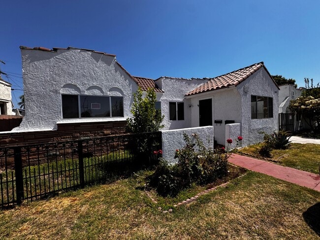 Building Photo - 2653 Flower St