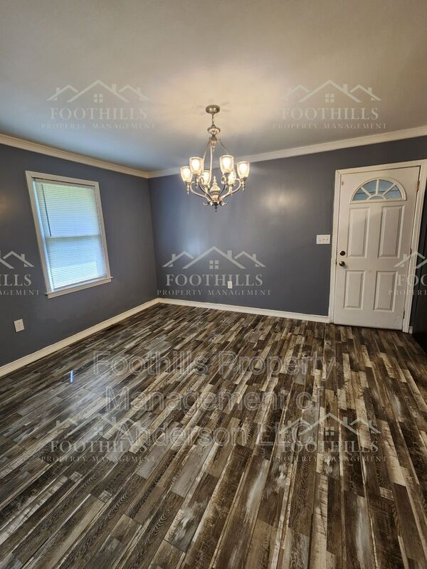 Building Photo - 211 Brady Cir
