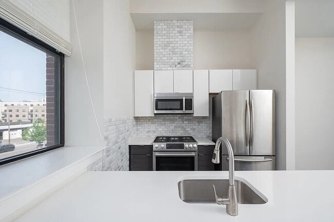 Building Photo - Amazing One Bedroom Unit