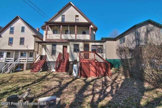 Building Photo - 1418 Capouse Ave