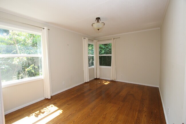 Building Photo - 1137 Forest Ave