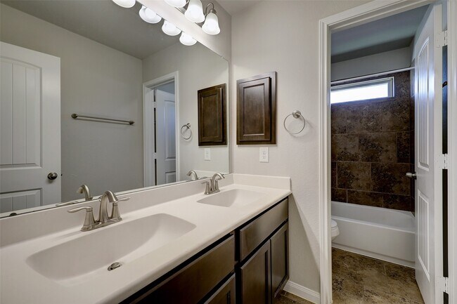 Building Photo - 314 Moonwalk St