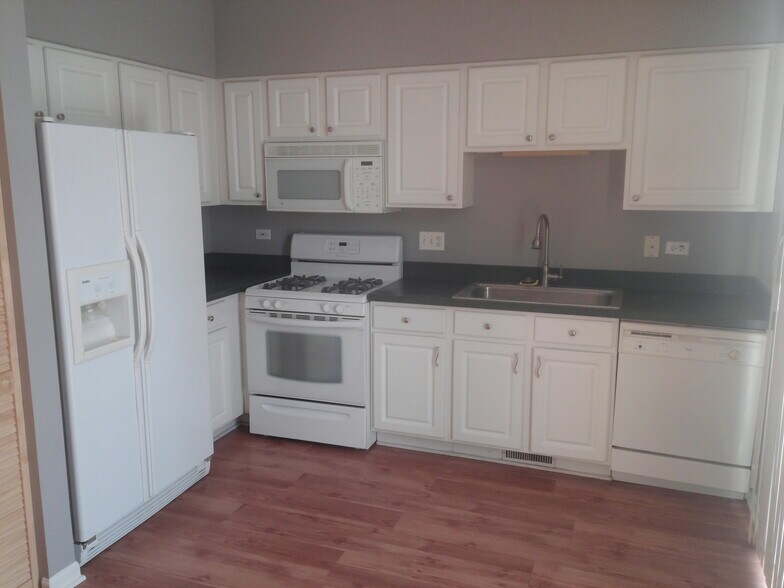 Building Photo - 2513 Stonybrook Dr