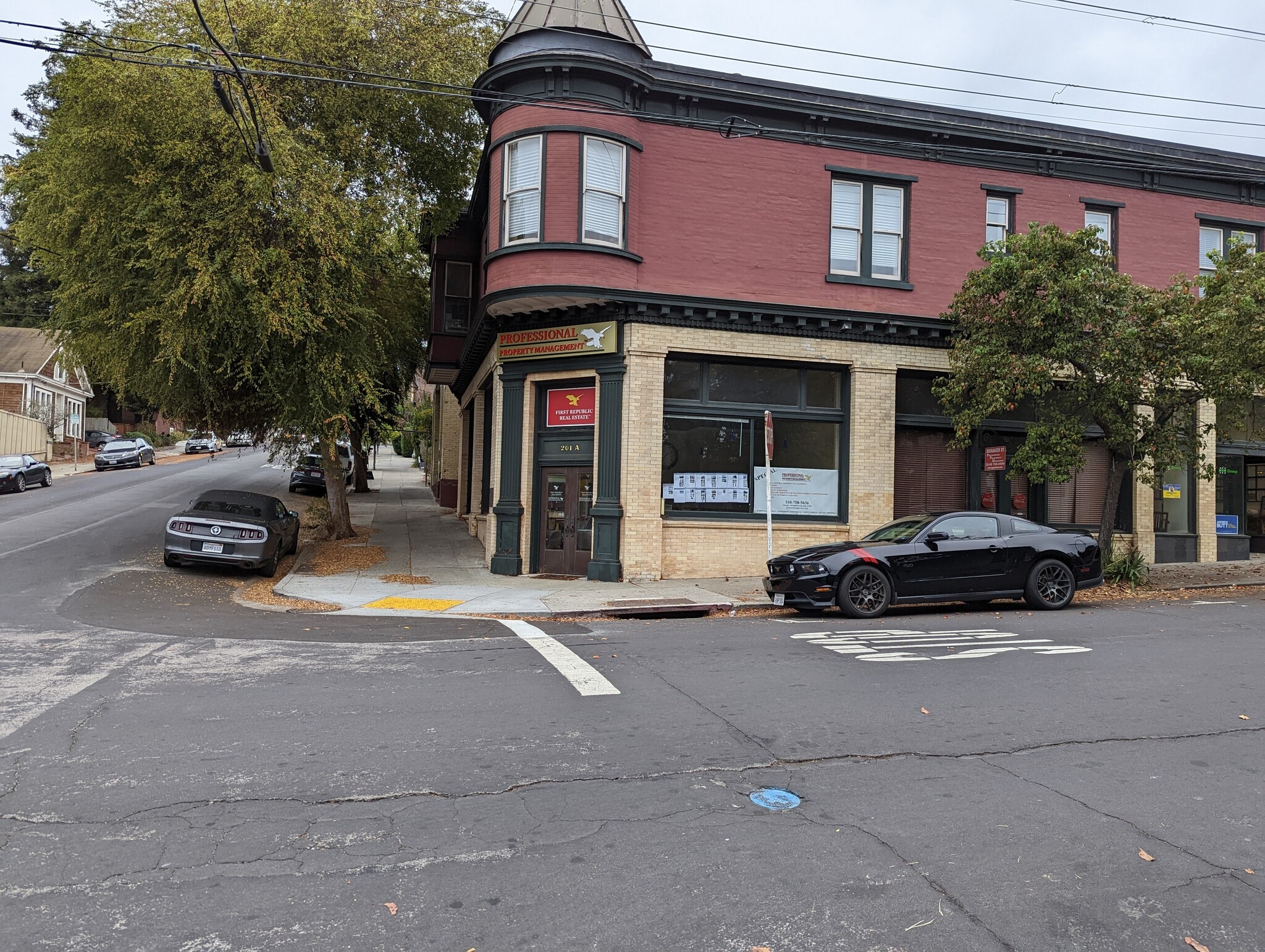 Building Photo - 121 Santa Fe Ave
