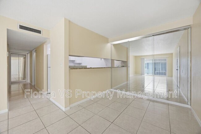 Building Photo - 925 W Oak Ridge Rd