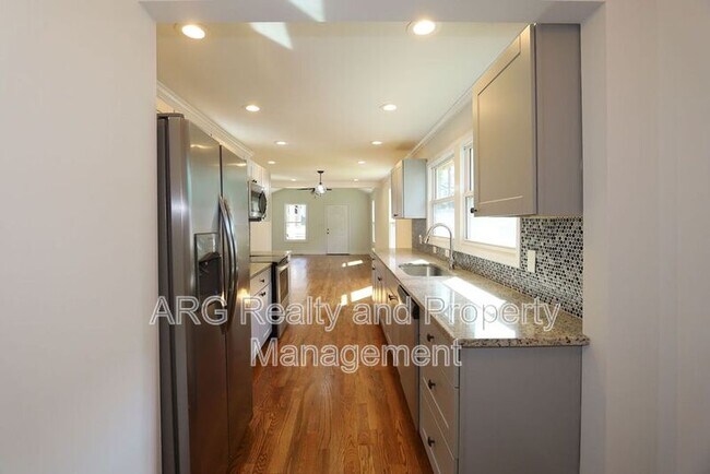 Building Photo - 1095 Ira St SW