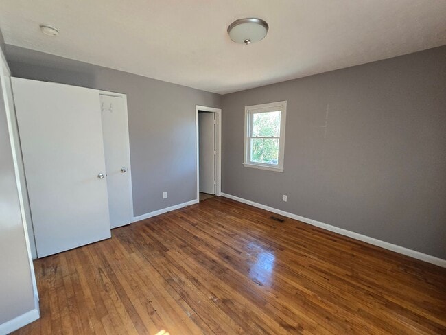 Building Photo - 733 Ashburton Dr