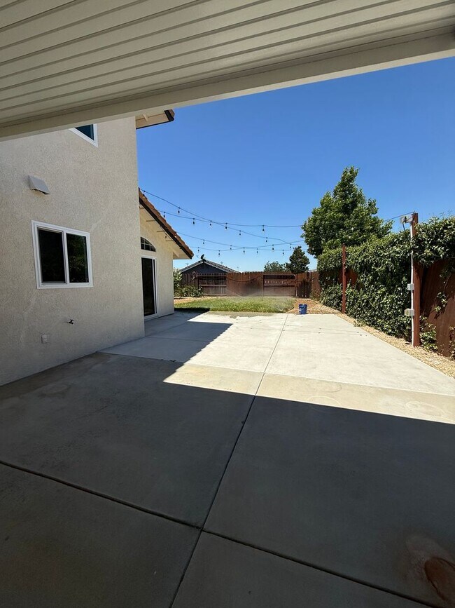 Building Photo - Beautiful 3 Bed 2.5 Bath COMING SOON!!!!