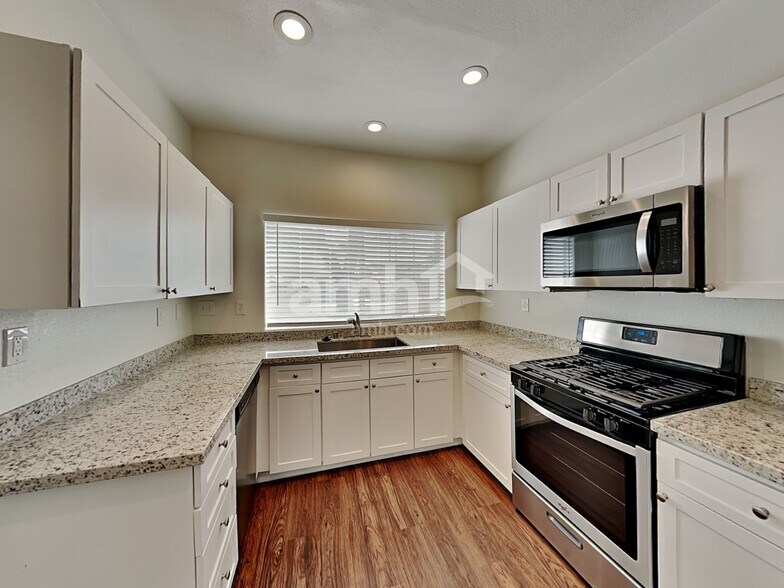 Building Photo - 7728 Sublimity Ave