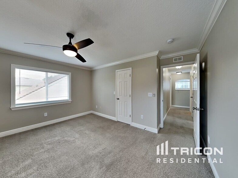 Building Photo - 6137 Skylarkcrest Dr