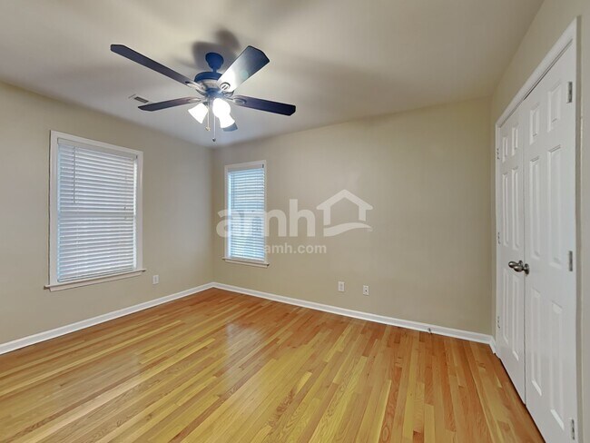 Building Photo - 3915 Red Hill Ct