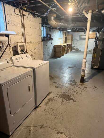 Building Photo - 208-212 Blackhawk St