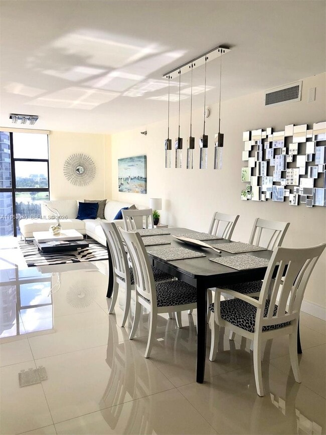 Building Photo - 20515 E Country Club Dr