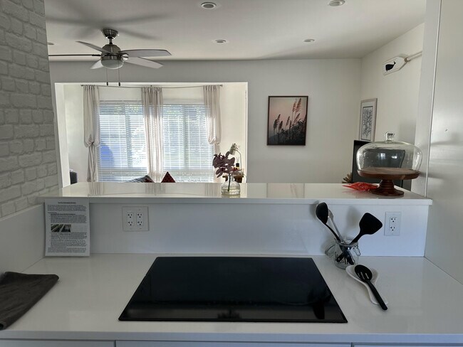 Building Photo - 1258 Beach Rd