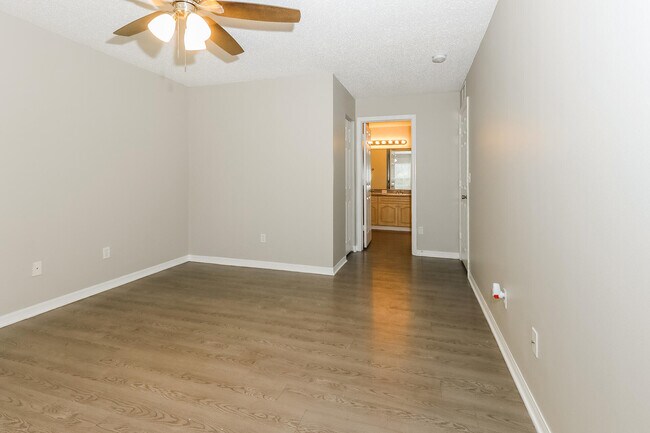 Building Photo - 1302 SW Amboy Ave