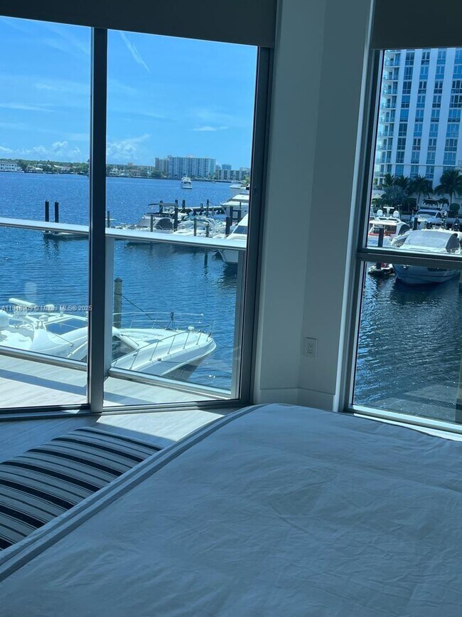 Building Photo - 17301 Biscayne Blvd
