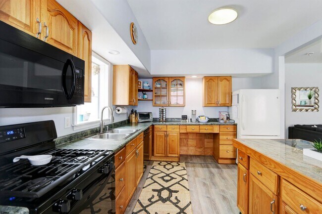 Building Photo - 9 N Weymouth Ave