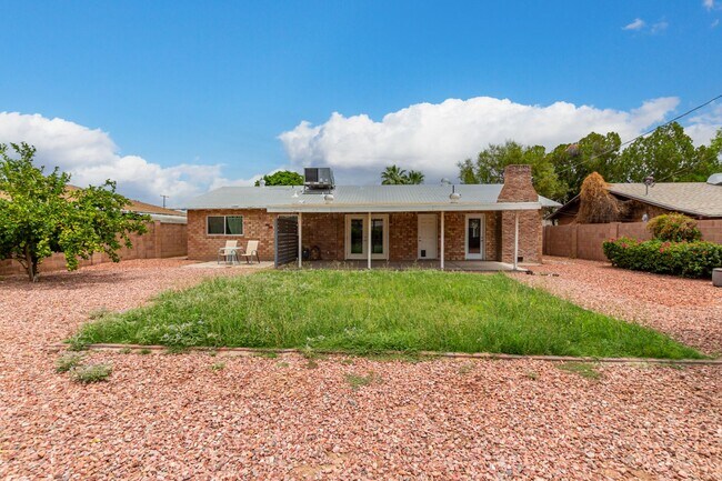 Building Photo - COMING SOON! Beautifully Remodeled 3 bedro...