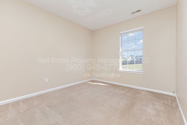 Building Photo - 9626 Kenneth Glenn Dr