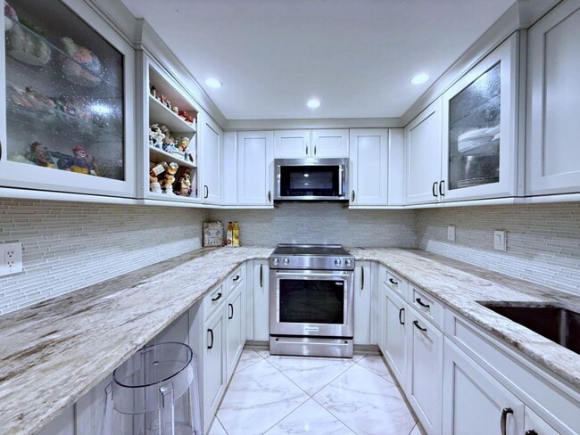 Building Photo - 3546 S Ocean Blvd