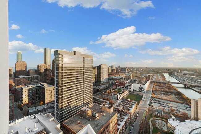 Building Photo - 720 S Wells St