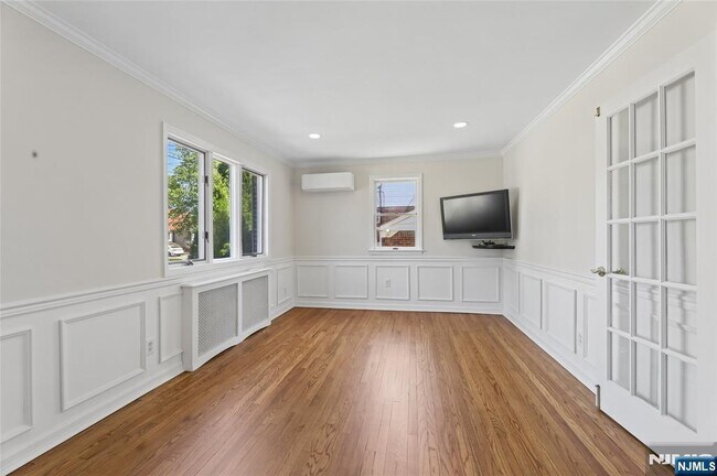 Building Photo - 35-10 Ferry Heights