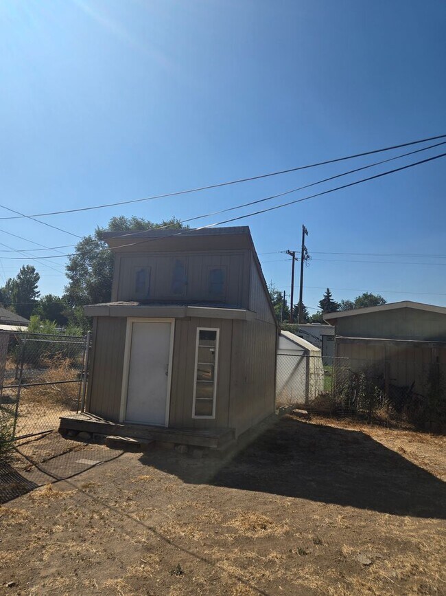 Building Photo - 1448 SW Canyon Dr