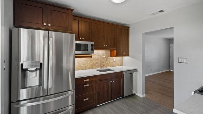 Building Photo - Centrally Located Sacramento Home