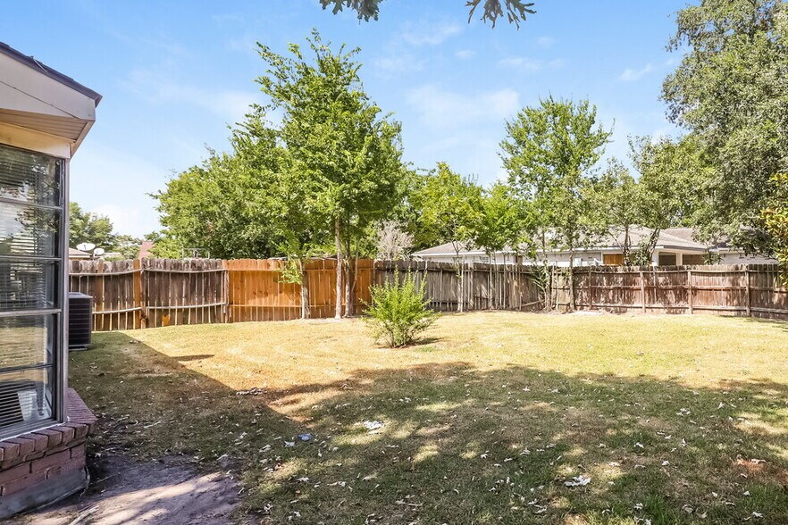 Building Photo - 13427 Boonway Dr